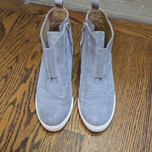 Women's Linea Paolo Size 6 Gray Suede Wedge Ankle Sneakers